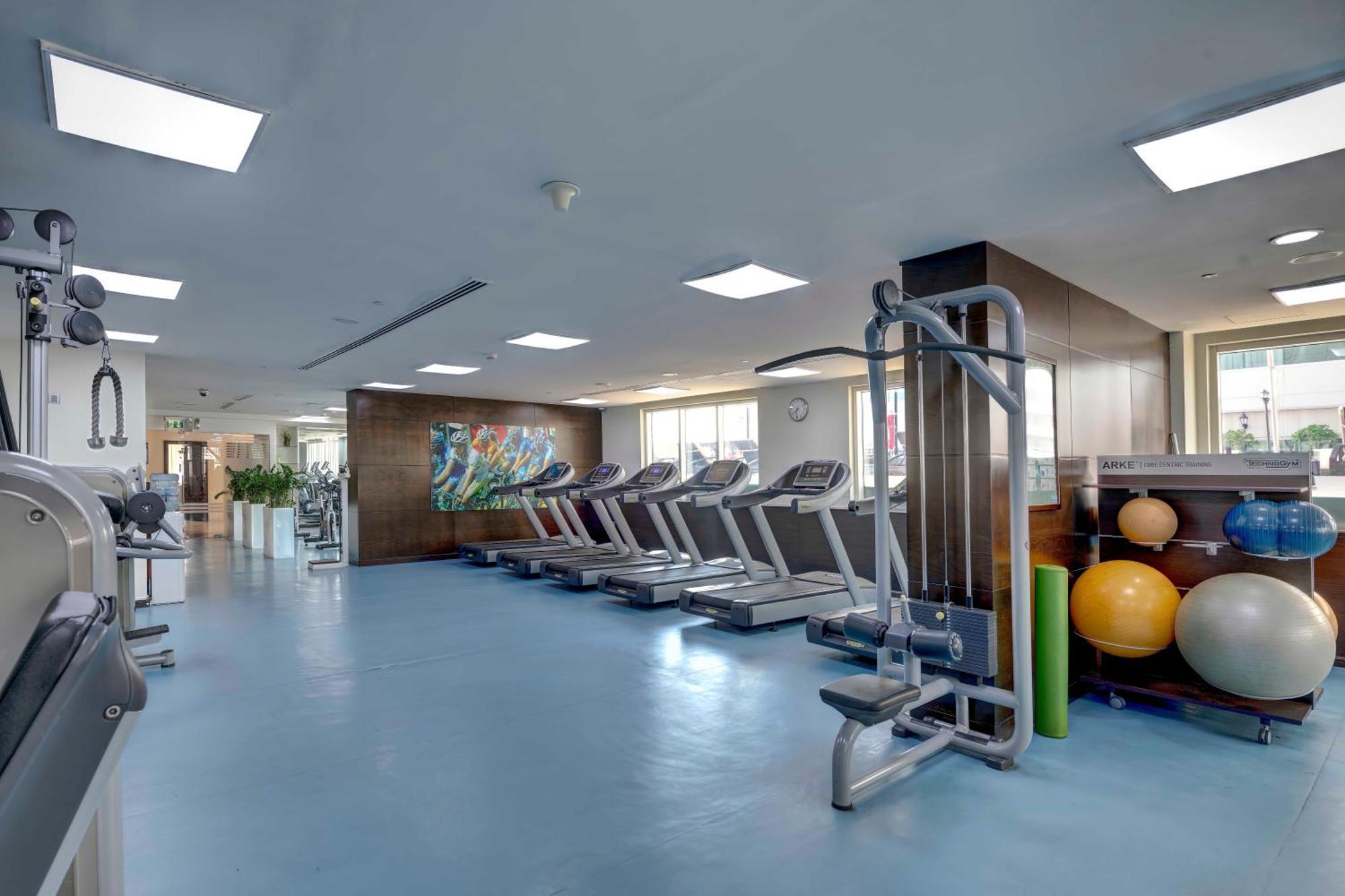 Отель Media Rotana Дубай Экстерьер фото The gym at the hospital