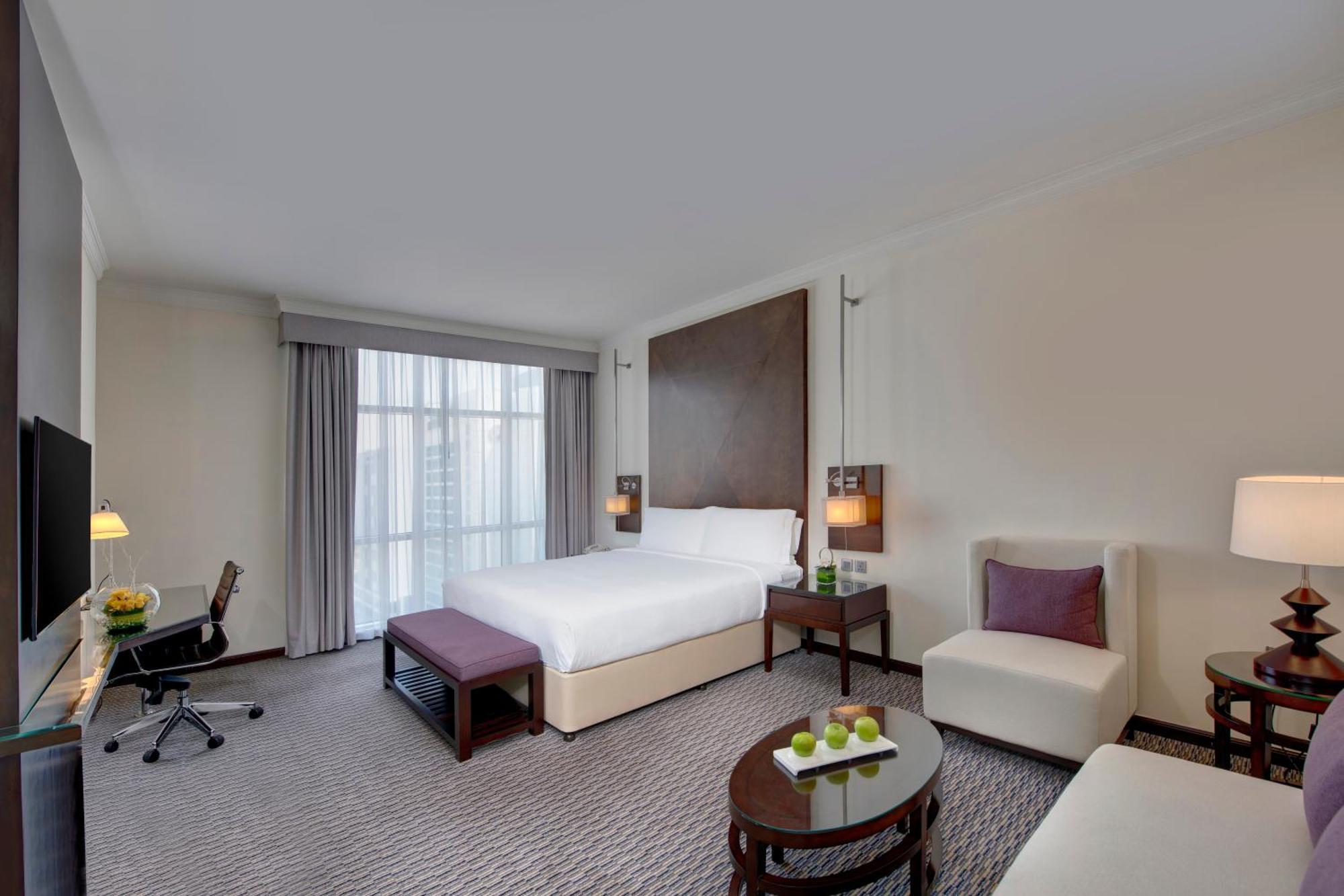 Отель Media Rotana Дубай Экстерьер фото A room at the hotel