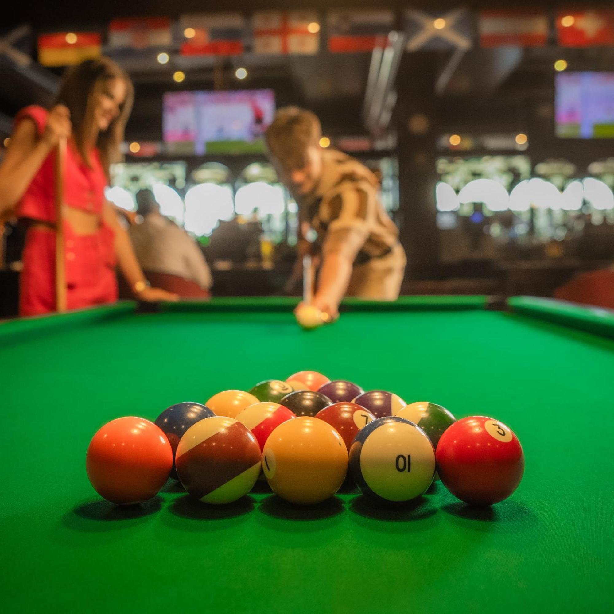 Отель Media Rotana Дубай Экстерьер фото Pool table